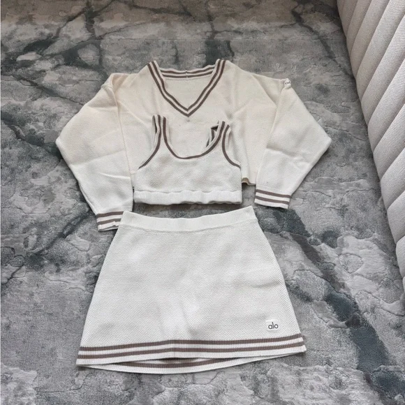 Alo Three piece Tennis Club Sweater Knit V-Neck Pullover , top & skirt - Picture 9 of 10